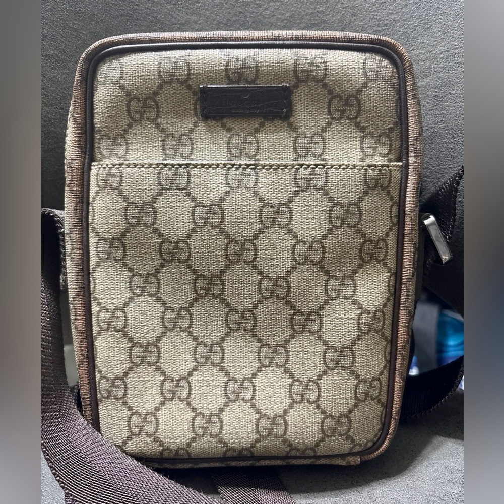 ❌SOLD❌ Gucci GG Supreme Leather Crossbody bag